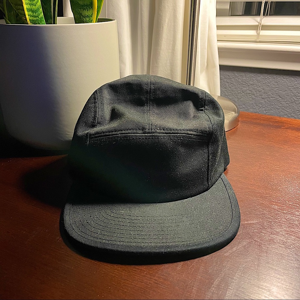 Black 5-panel biker hat